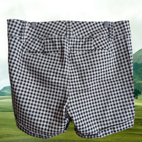 EUC Torrid Black and White Checkered Cuffed Shorts Size 16 - Picture 4 of 5